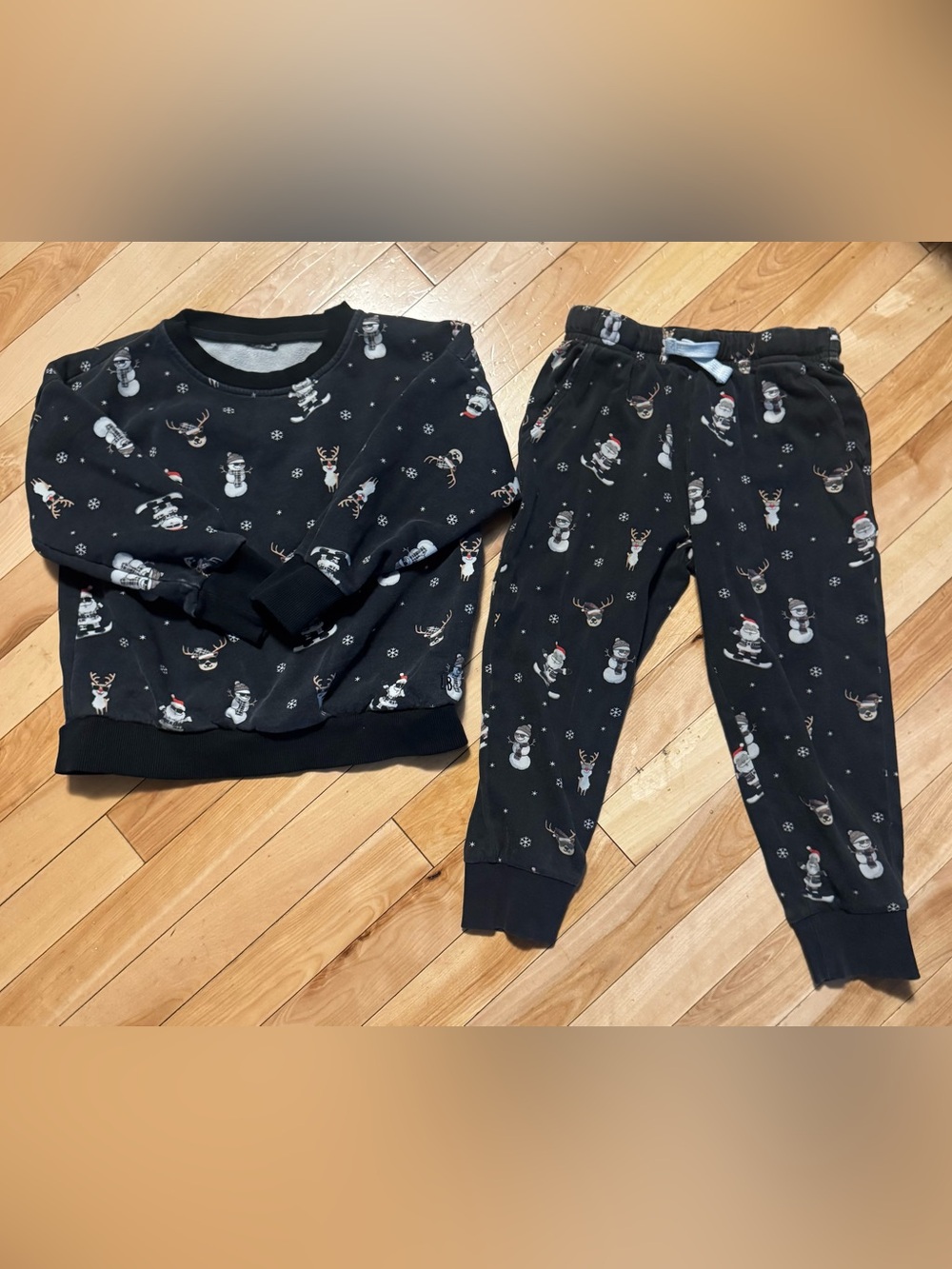 Santa & Friends Pajamas 
Size: 5-6